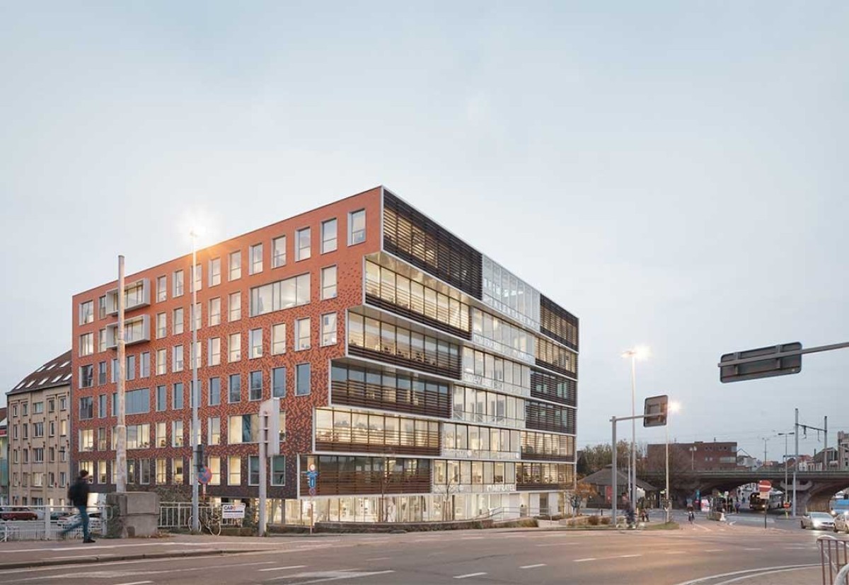 Kantoorgebouw van BespaarBeter aan het Oktrooiplein bij Gent-Dampoort